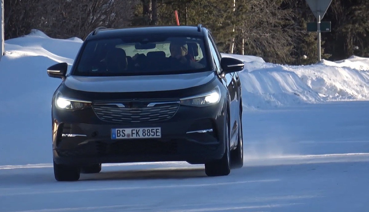 Volkswagenov novitet je uhvaćen, maskirao se u Opela