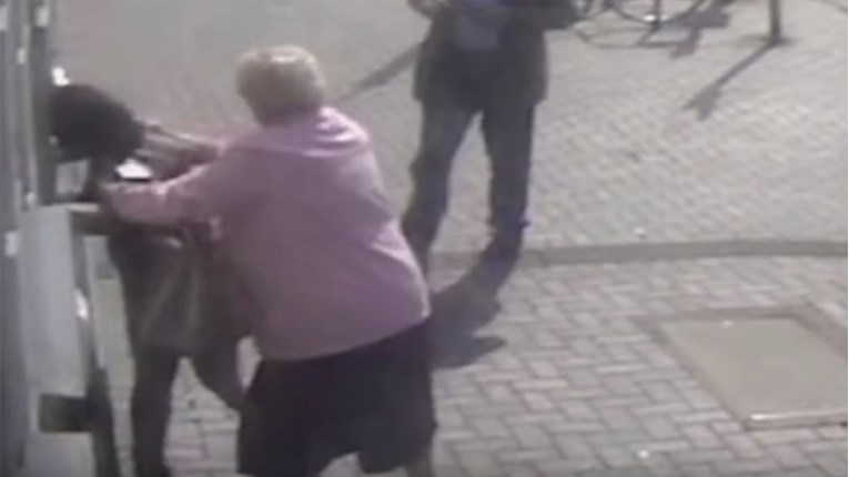 Pokušala opljačkati 81-godišnju bakicu, nije očekivala da će dobiti batina