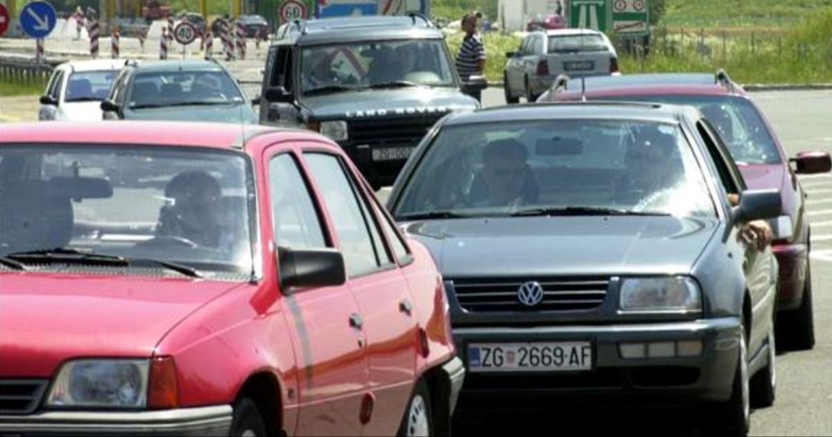 Gužve i zastoji zbog pojačanog prometa i radova na cestama