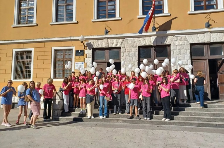 Zadarski maturanti tijekom norijade odali počast Luki Milovcu