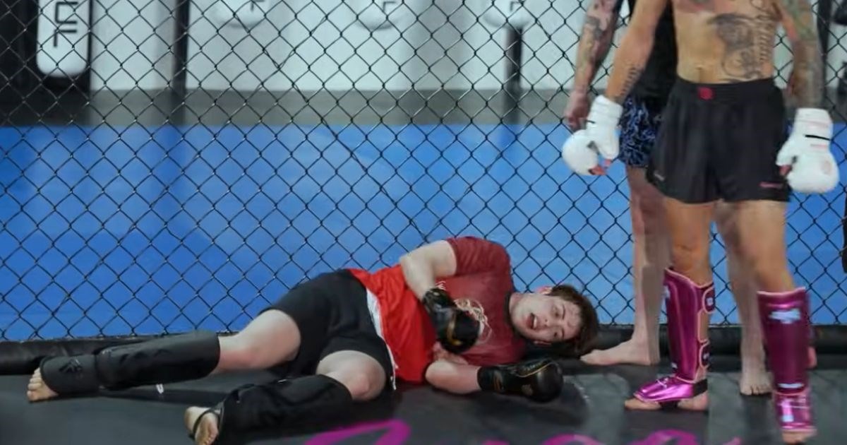 Pogledajte kako je bivši UFC prvak pretukao YouTubera