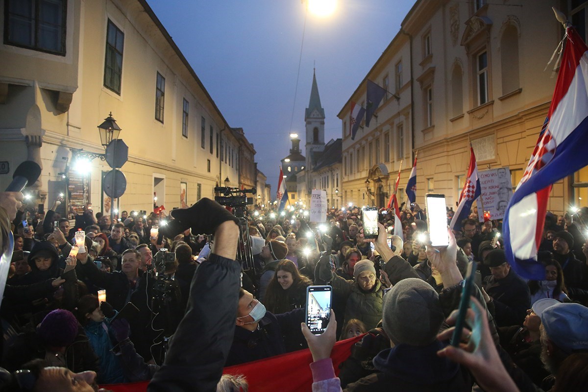 VIDEO Prosvjed protiv potvrda u Zagrebu: Rekli su da će doći po nas, bili su u pravu