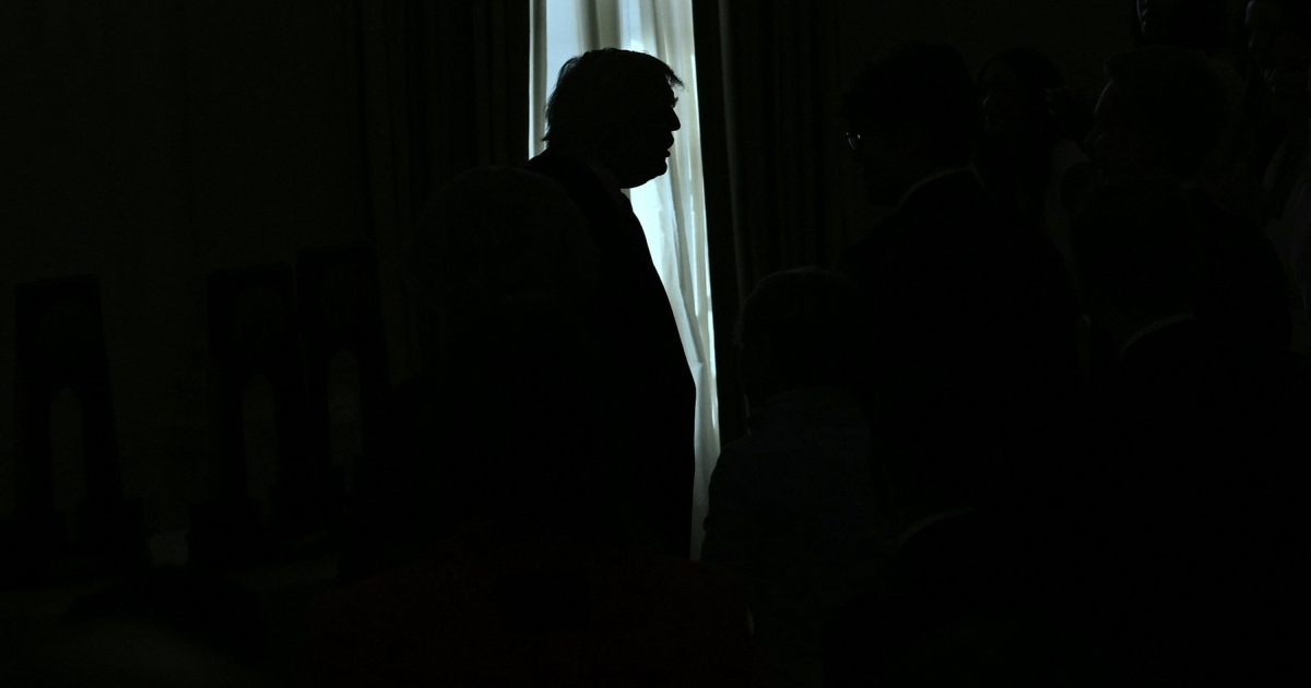 Trump očajnički želi završiti rat kojeg je sam započeo. Nema pojma kako