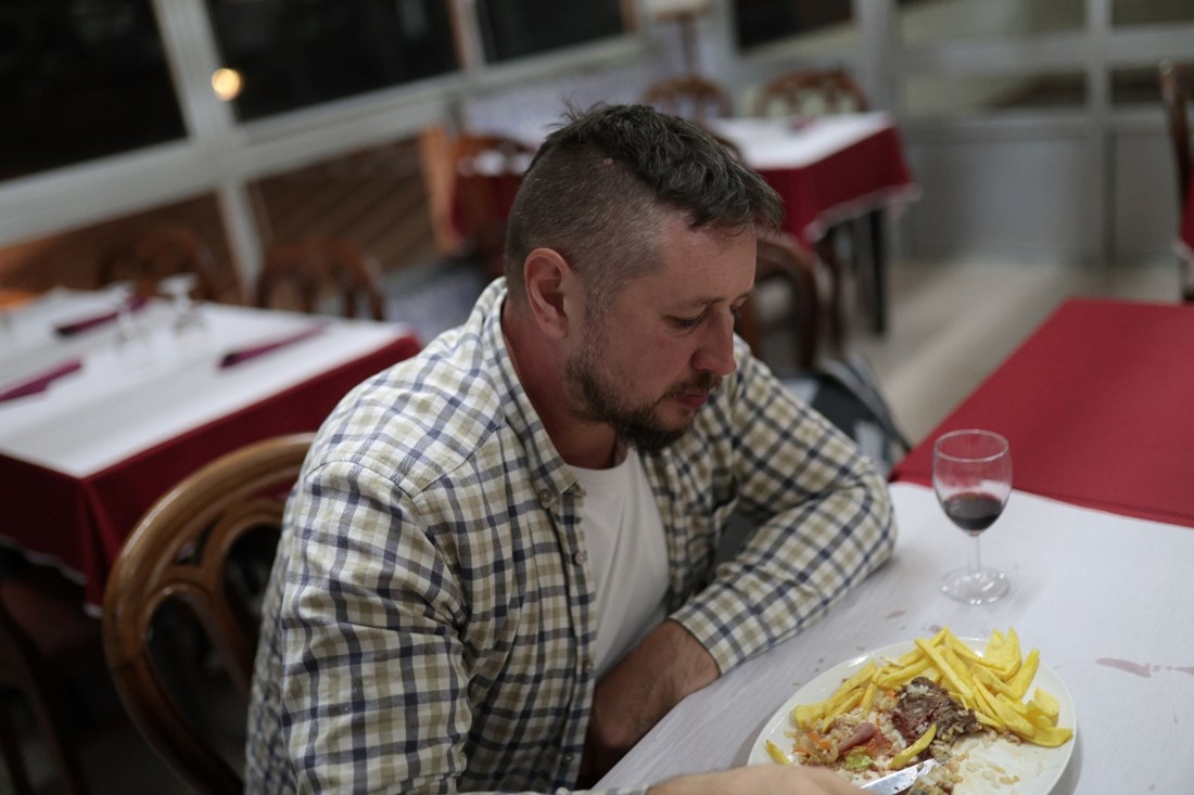 Ljudi koji jedu sami u restoranima bez nelagode obično posjeduju ovih 7 osobina