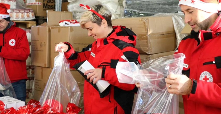 Hrvatski Crveni križ osigurao darove za 2500 siromašnije djece