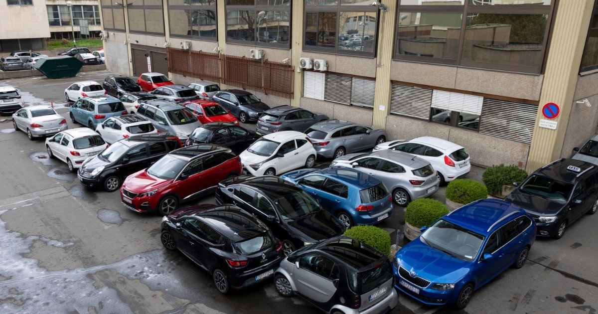 Parking u Zagrebu postao hit na Fejsu: "Kako ovo funkcionira?"