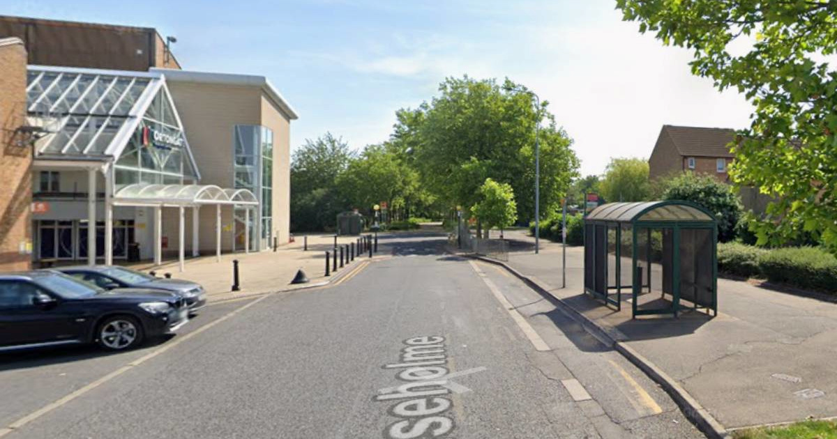 Tinejdžer (16) nasmrt izboden u UK-u. Uhićene četiri osobe (15, 16, 17, 18)