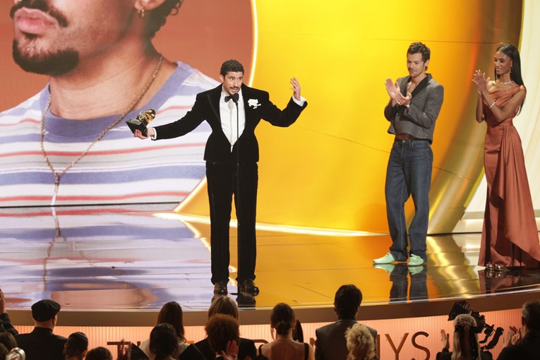 Bad Bunny s pozornice Grammyja poslao oštru poruku Trumpu o ICE-u, dobio ovacije