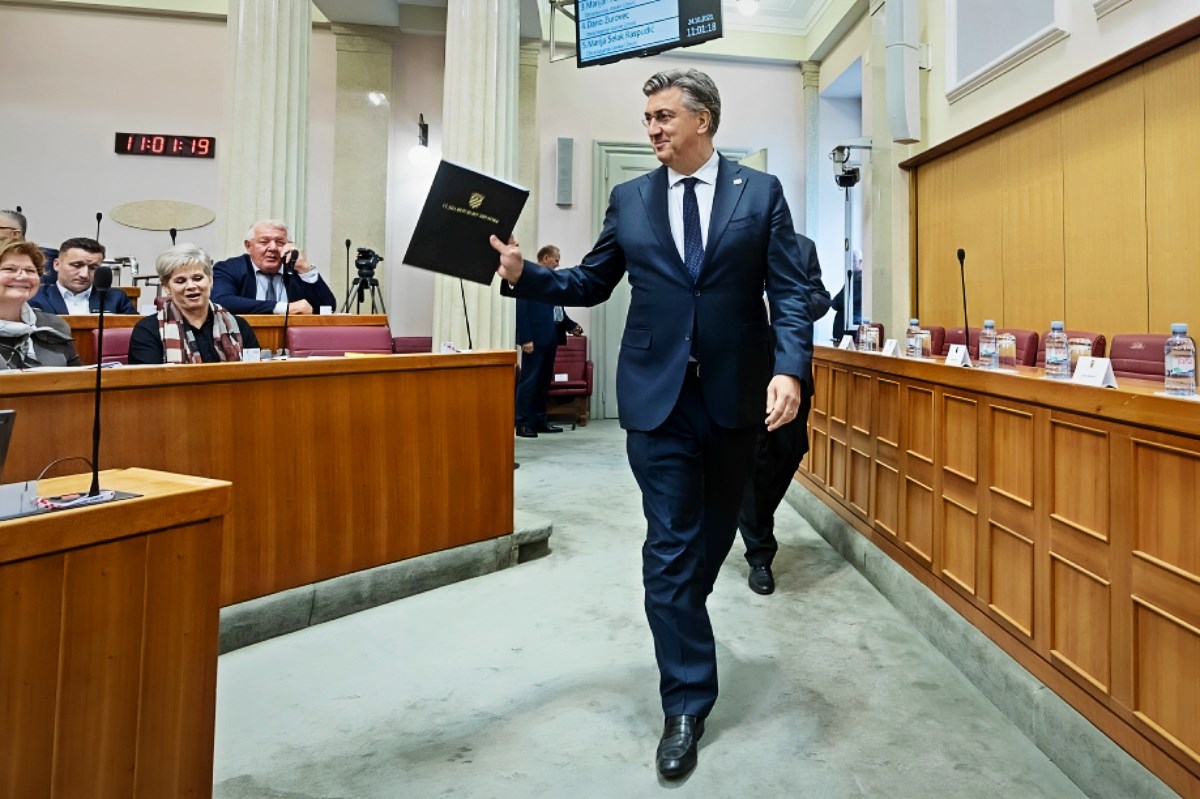 HDZ na Fejsu piše da je Plenković "kulerski" ignorirao oporbu u saboru