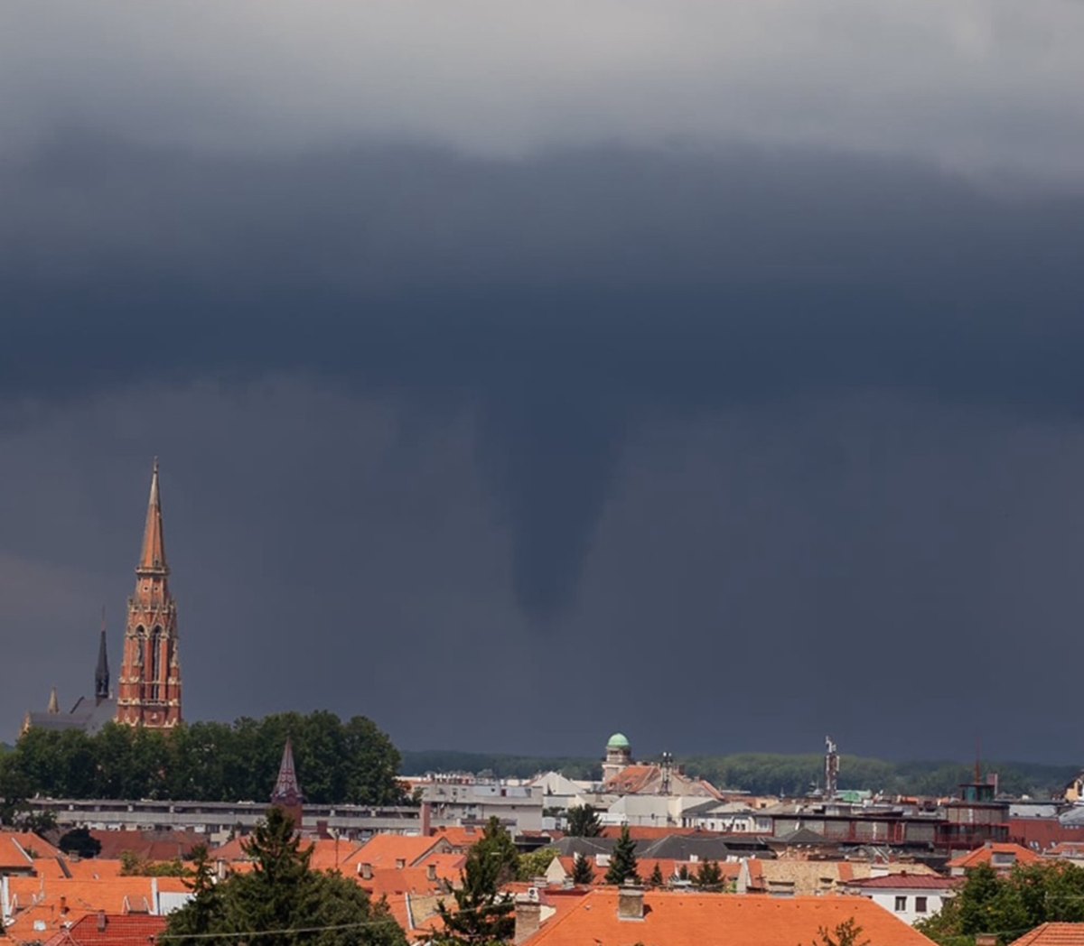 Kod Osijeka se zamalo stvorio tornado, pogledajte snimku
