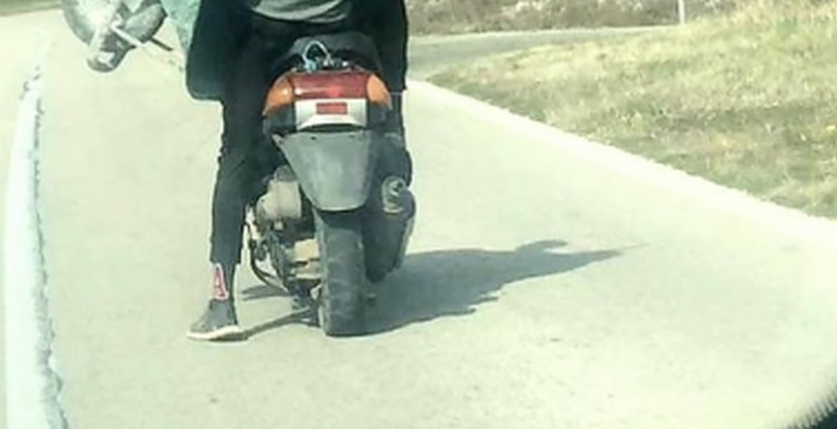 Dalmatinci ne vjeruju što je ovaj lik vozio na skuteru: "Uhvati li ga murija..."
