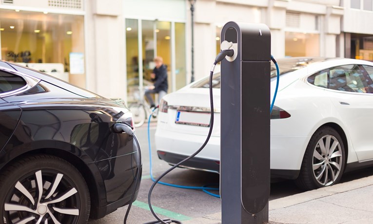 Prodaja električnih automobila u svijetu prošle godine porasla preko 50 posto