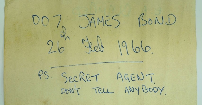U kaminu dvorca pronašli bocu s tajanstvenom porukom: "James Bond, nemoj reći nikome"