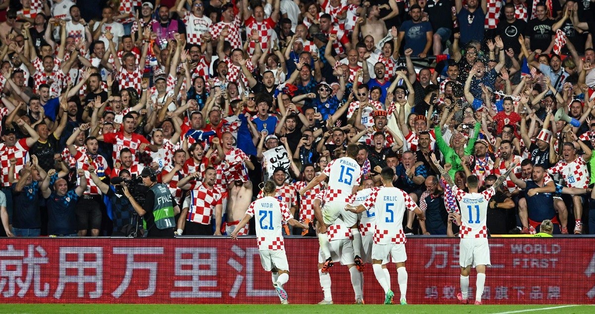 Pogledajte kako su navijači i igrači Hrvatske zajedno pjevali Moju Domovinu