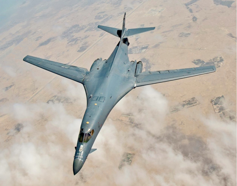 Američki strateški bombarder sletio u Britaniju. Može nositi 34 tone oružja