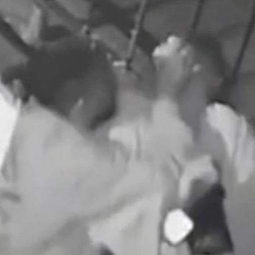 Engleski nogometaš brutalno prebio djevojku. Skočila je s balkona da se spasi