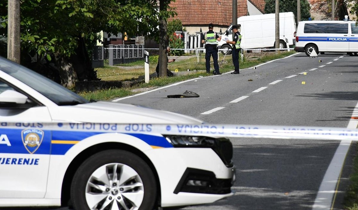 Sletio s ceste u Poreču, probio ogradu, projurio dječjim igralištem pa srušio zid