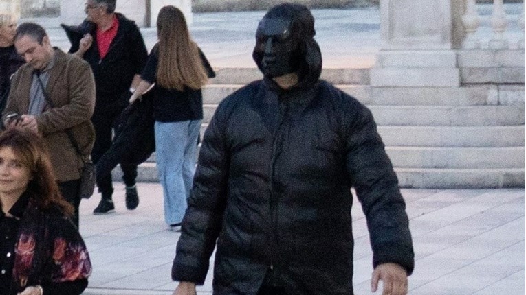 Čovjek koji je zalio SDP-ovce crnom tekućinom u Zadru uhićen zbog izazivanja požara