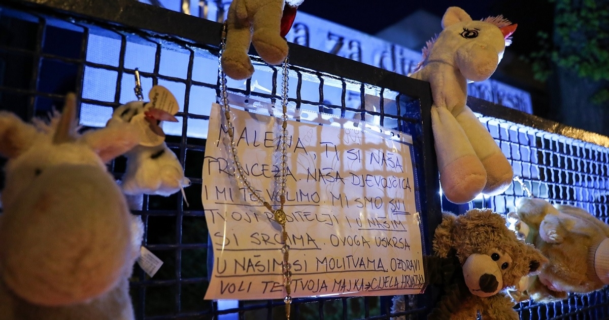 Ljudi se opraštaju od curice. "Svi smo tvoji roditelji, voli te tvoja majka Hrvatska"