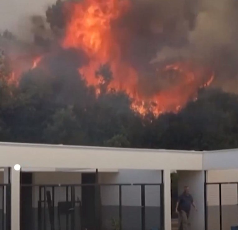 Crna Gora gori treći dan. Nakon Hrvatske, stiže pomoć iz Austrije i Mađarske