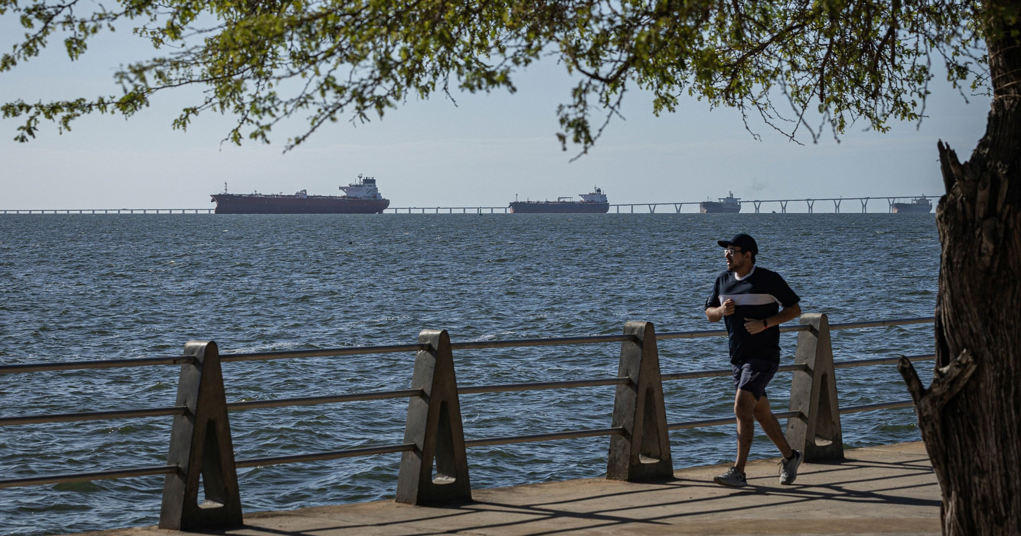 Spor početak izvoza nafte iz Venezuele u SAD, puni tankeri čekaju uz obalu