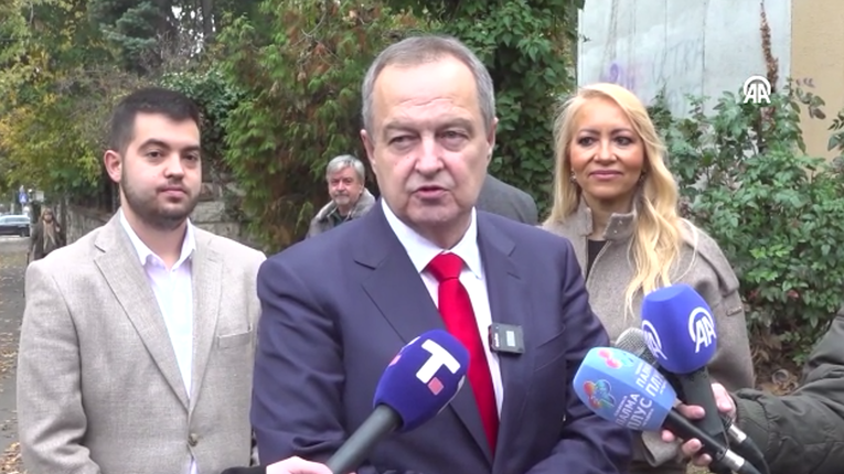 VIDEO Dačić nakon glasanja: Očekujem stabilan rezultat, sačuvat ćemo mir u Srbiji