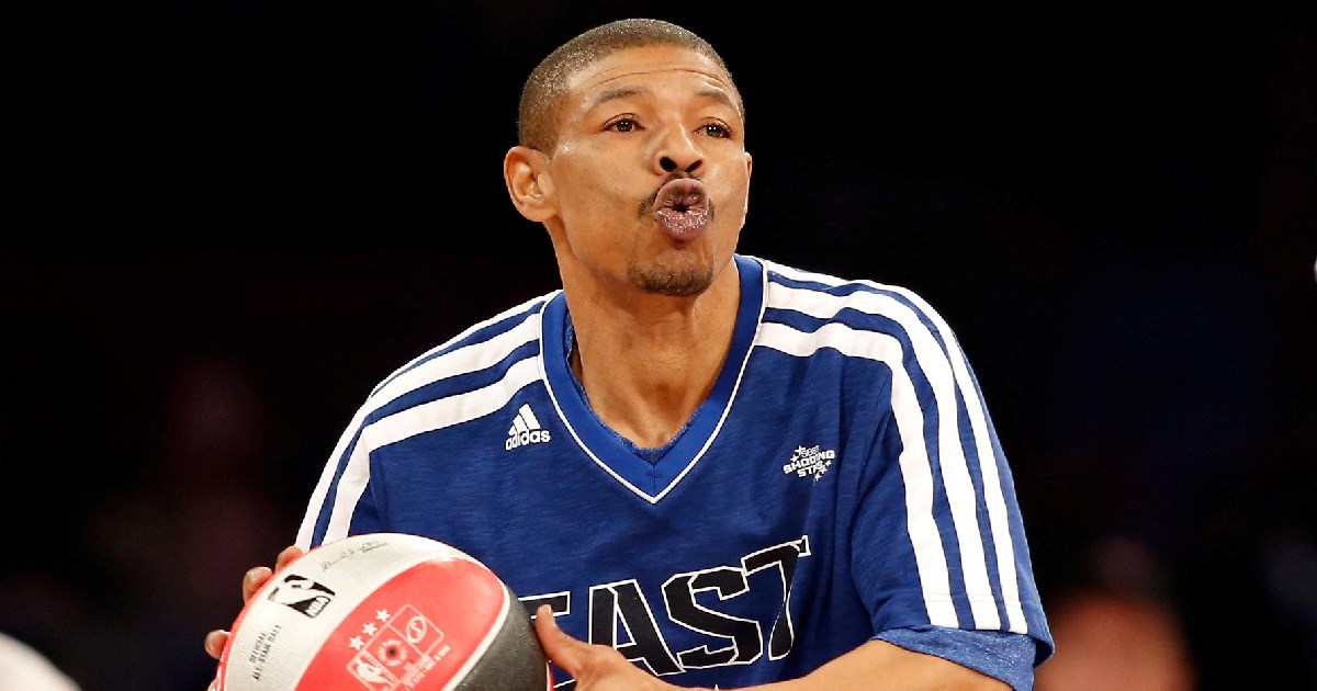 Upucan je kao petogodišnjak. Sa 160 centimetara visine postao je košarkaška zvijezda