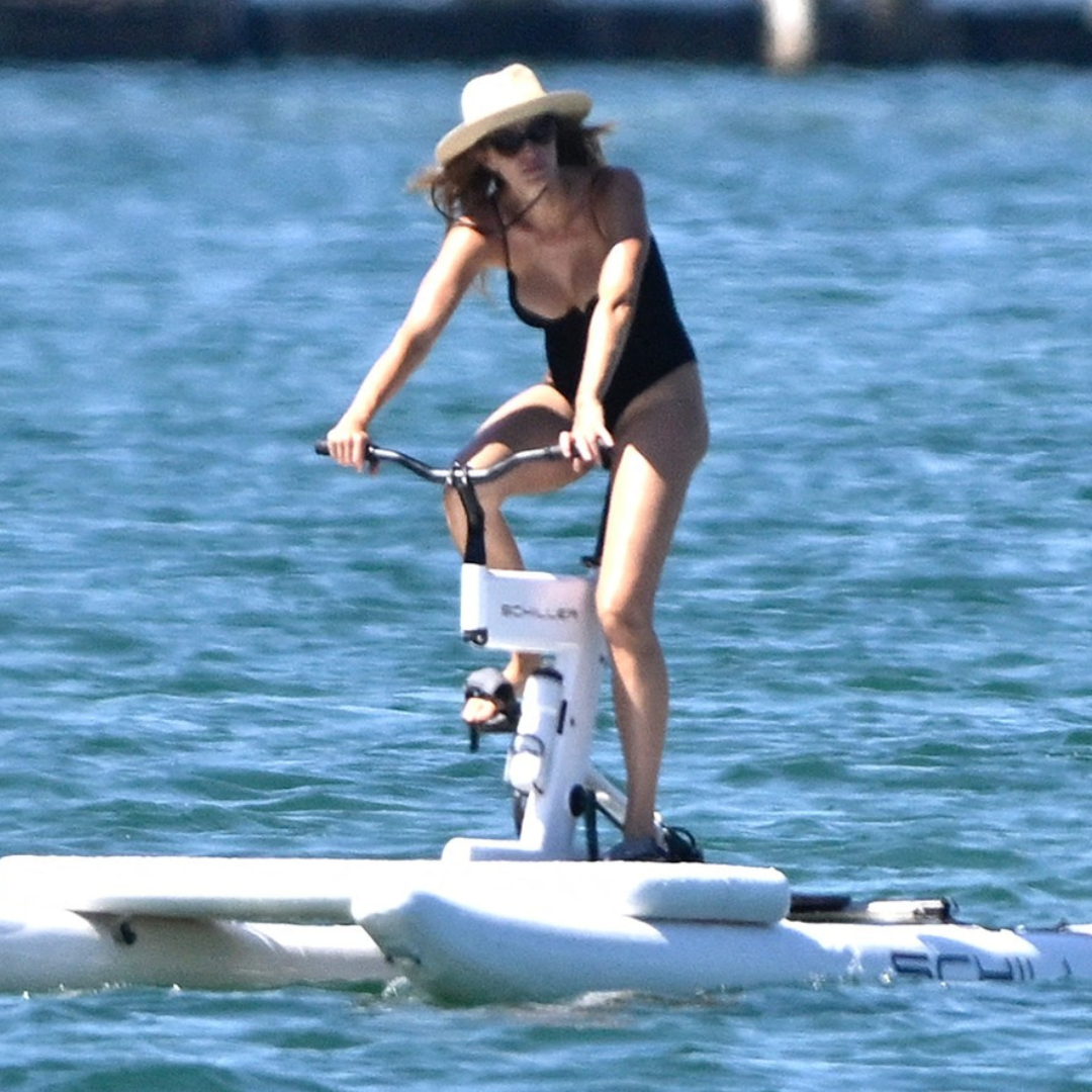 Gisele Bündchen (44) zablistala u kupaćem kostimu nekoliko mjeseci nakon poroda