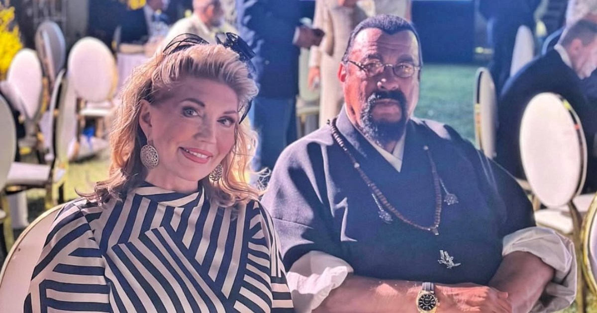 Najpoznatija loto djevojka bivše Juge potaknula šuškanja o vezi sa Stevenom Seagalom