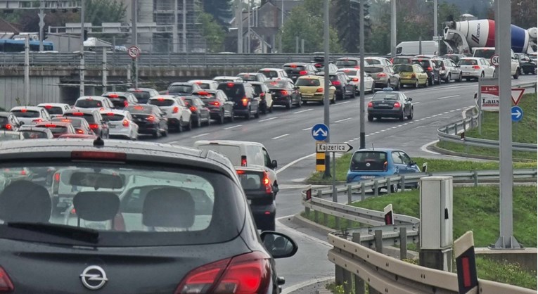 Prometni kaos na remetinečkom rotoru u Zagrebu. Pogledajte snimku