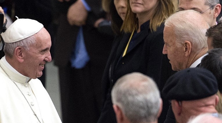 Papa nazvao Bidena i čestitao mu na pobjedi