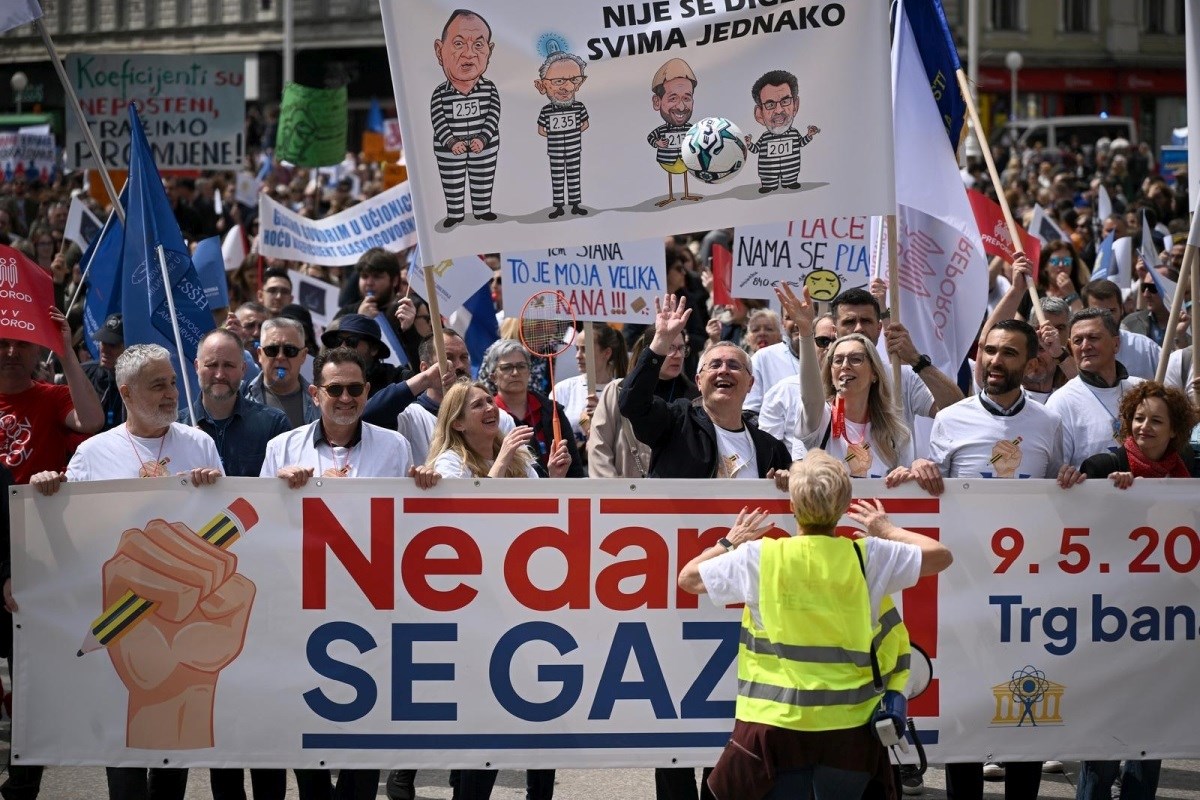 FOTO Pogledajte transparente na prosvjedu nastavnika