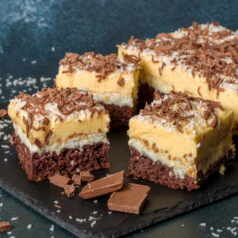 Troslojni kolač koji će oduševiti sve goste, svi će vas tražiti recept