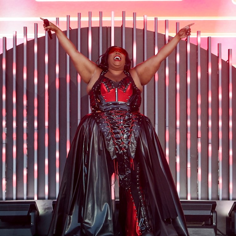 Lizzo s crvenog tepiha poslala snažnu poruku transrodnoj zajednici