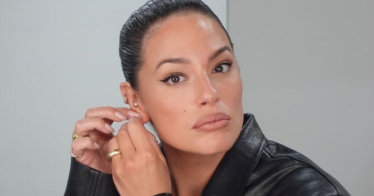 Ashley Graham izgleda poput filmske špijunke u kožnom baloneru