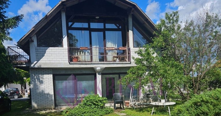 Velika parcela, dodatni objekt i kuća: Prilika u blizini Zagreba za 265.000 €