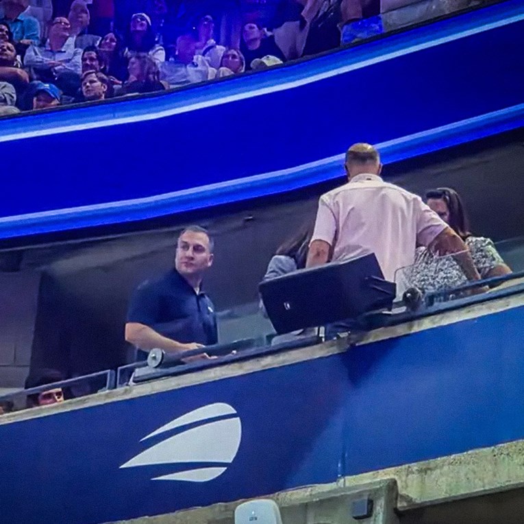 Ovo su navijači koji su pljeskali na Đokovićeve promašaje. Sudac: "Prestanite odmah!"