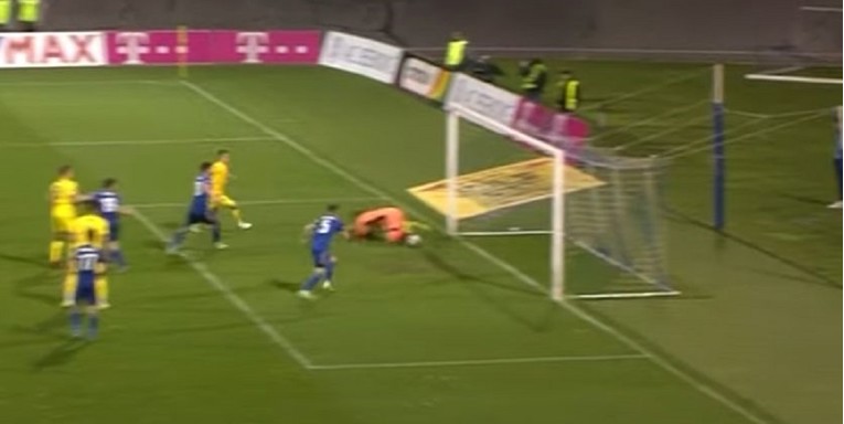 Pogledajte kako je Dinamov golman kiksao protiv Dinama