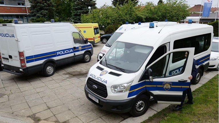 Policajci u Karlovcu sankcionirani, jedan ozlijedio migranta, drugi to nije prijavio