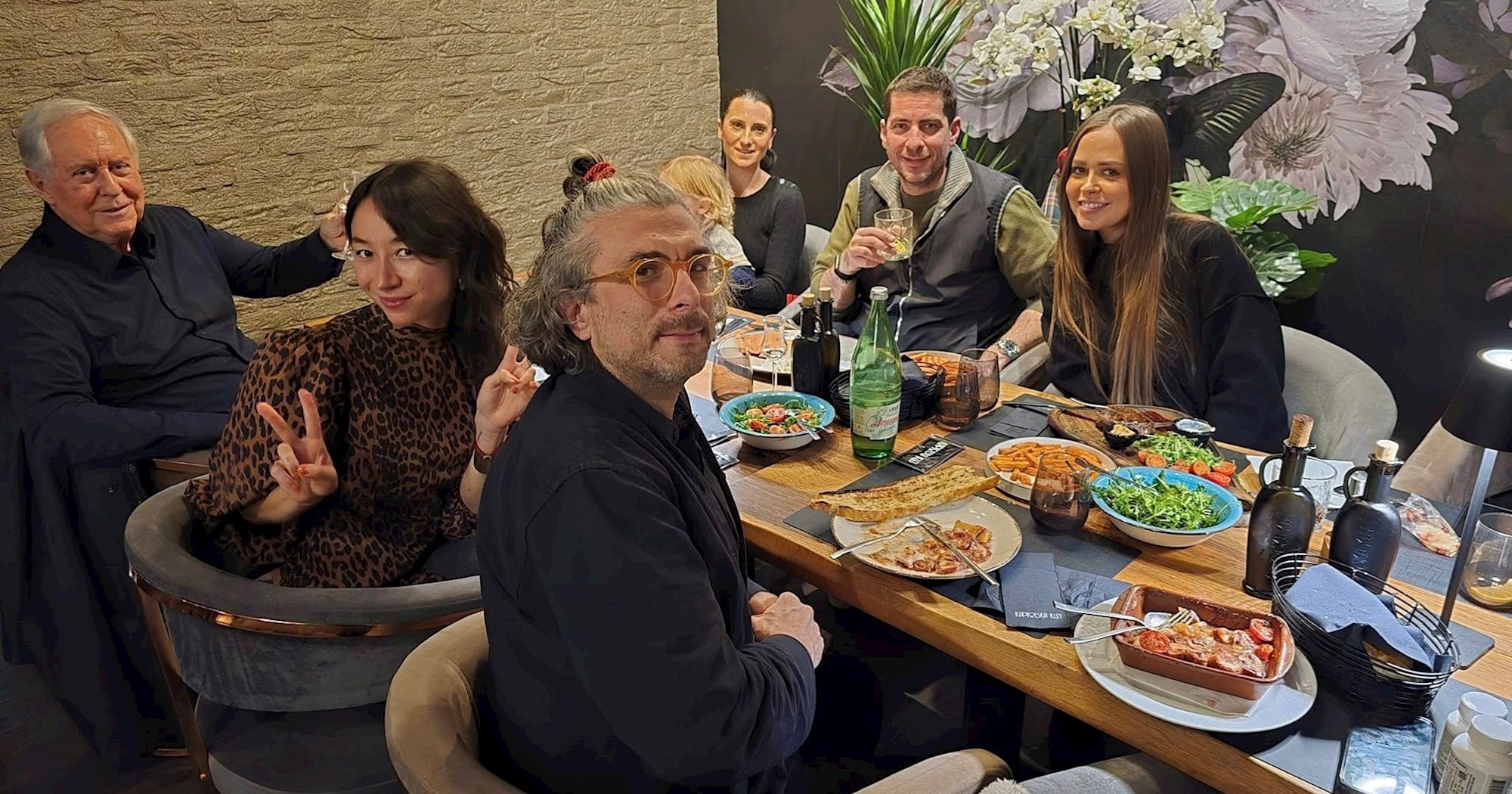 Dikan objavio fotke s obiteljskog druženja, uz njega bili kći, sin, snaha i unuk