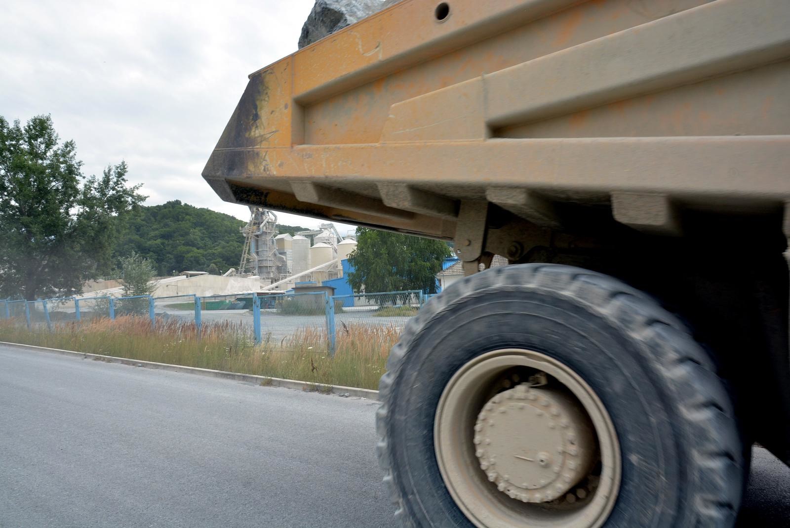 Tvrtka uplatila 60.000 eura za dva teretna vozila, ostala bez novca i vozila