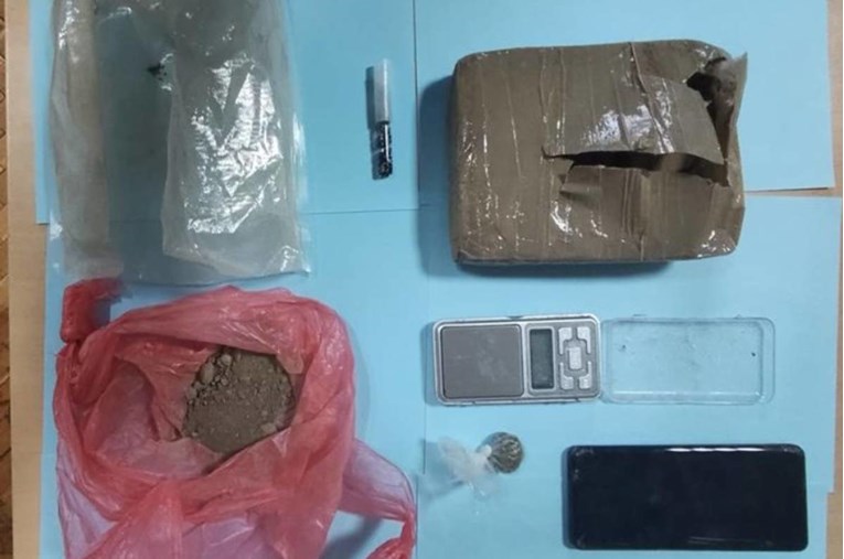 Policija u Splitu kod muškarca (49) pronašla skoro kilogram heroina