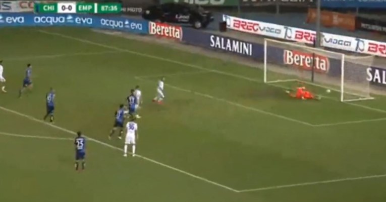 Pogledajte kako je Šemper obranio penal i ostavio Chievo u igri za plasman u Serie A