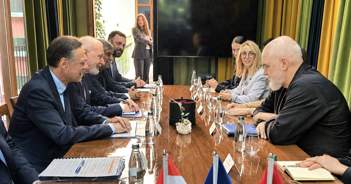 Njonjo u Albaniji: Treba poboljšati zračno povezivanje dviju zemalja