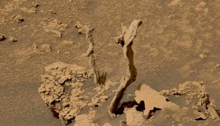 FOTO Na Marsu snimljene čudne strukture nalik tornjevima