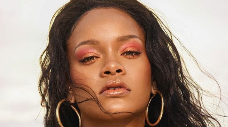 Ni Rihanna nije odoljela najpopularnijoj frizuri sezone