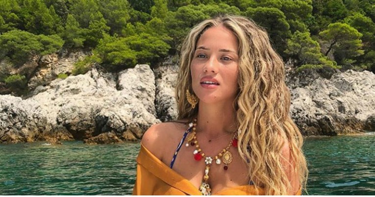 Izabel Kovačić je chic na plaži u netipičnom ljetnom izdanju
