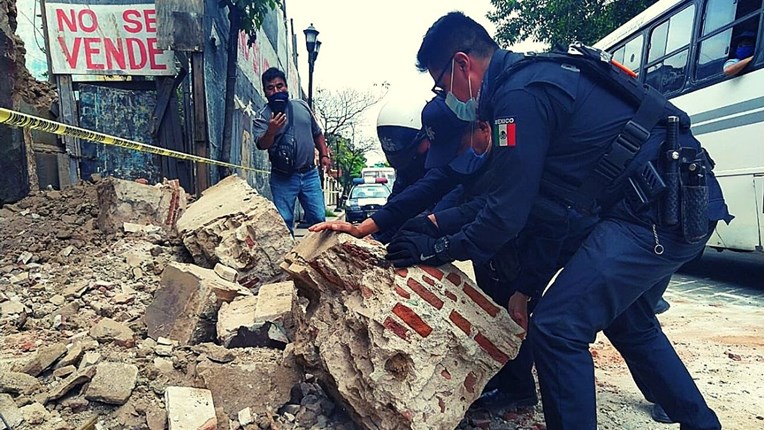 Razoran potres u Meksiku: Magnituda je 7,5, jedan mrtav, izdano upozorenje za tsunami