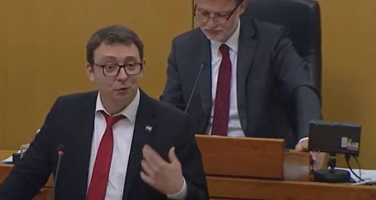Pogledajte Glavaševićev govor: Grlić Radman je stupidno neinformirani klaun