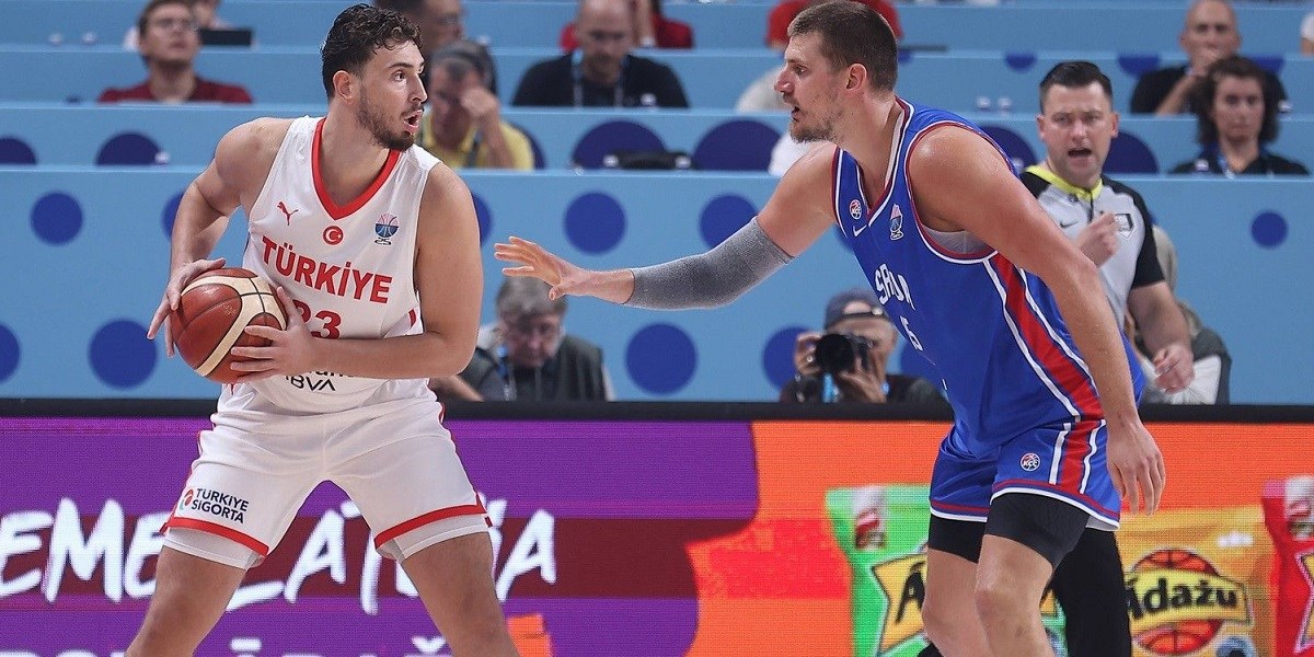 Hit karikatura: Šengun drži Jokića u naručju. "Tko je sad beba?"